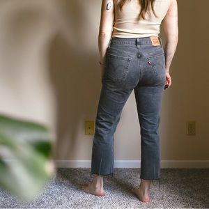 🔥Levi’s Soft Black Cropped 26🔥